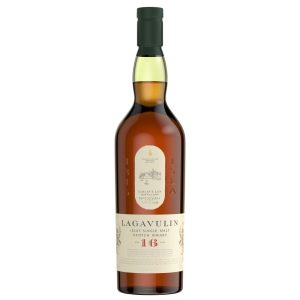 Whisky single malt Lagavulin 16 YO, la sticla de 0.7L, la cel mai bun pret, disponibil imediat pentru livrare in Sibiu si in toata Romania
