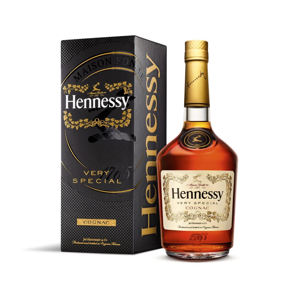 Cognac Hennessy VS la sticla de 0.7L, in cutie, la cel mai bun pret, disponibil cu livrare imediata in Sibiu si in toata Romania