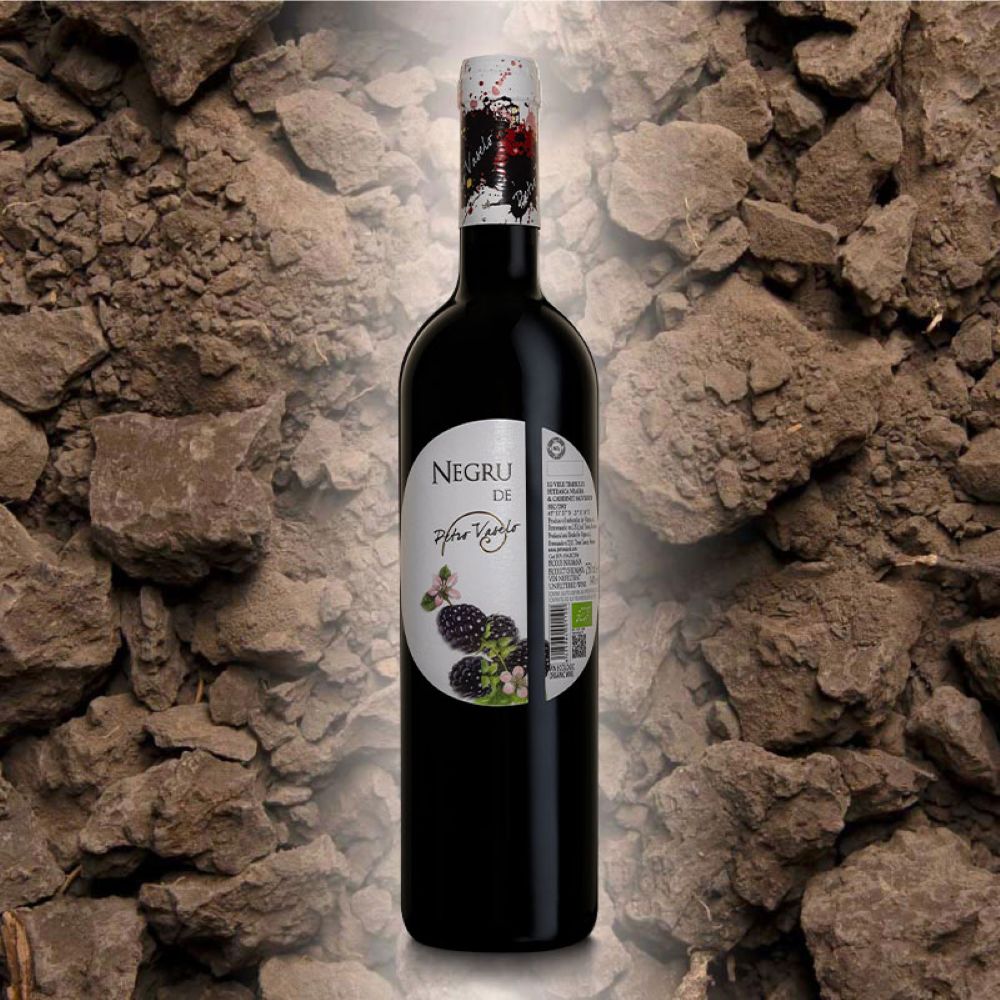 Vin Petro Vaselo Negru de Petro Vaselo la sticla de 0.75L, la cel mai bun pret, disponibil cu livrare imediata in Sibiu si in toata Romania